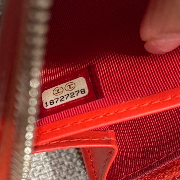 Pre Loved CHANEL  Matelasse Long Wallet Patent leather Red Tone CC - Picture 14 of 16